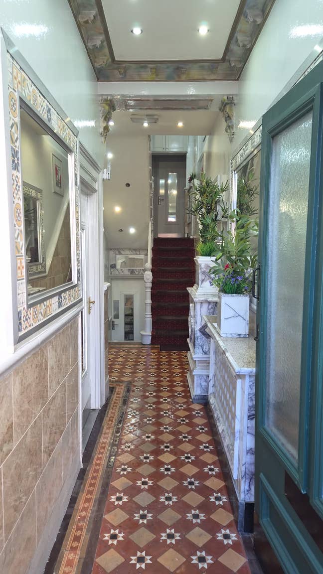 Beautiful House With Stunning Landscaped Garden Main Photo