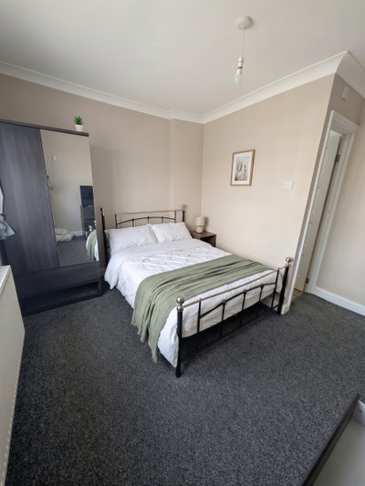 Ensuite double room in Rainham Main Photo