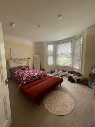 Very Large Double Bedroom Turnham Green Main Photo