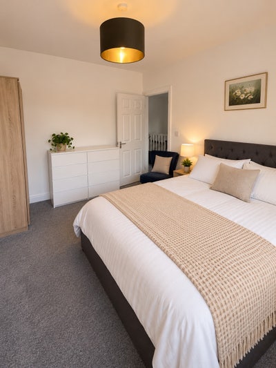 1 double bedroom and Living room. Main Photo