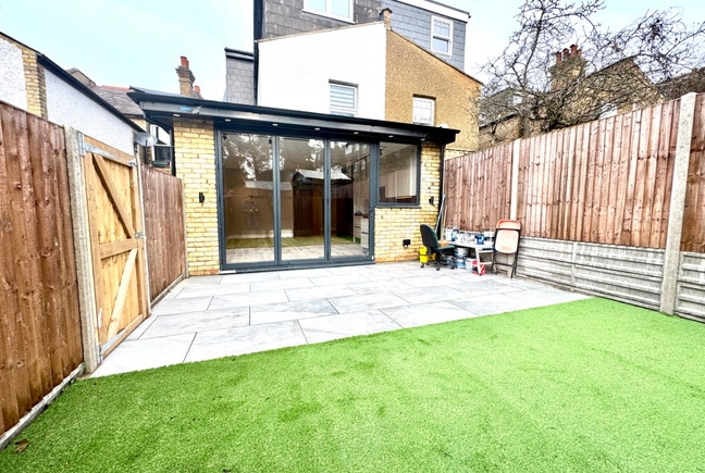 Three-Bedroom Apartment with Private Garden  Main Photo