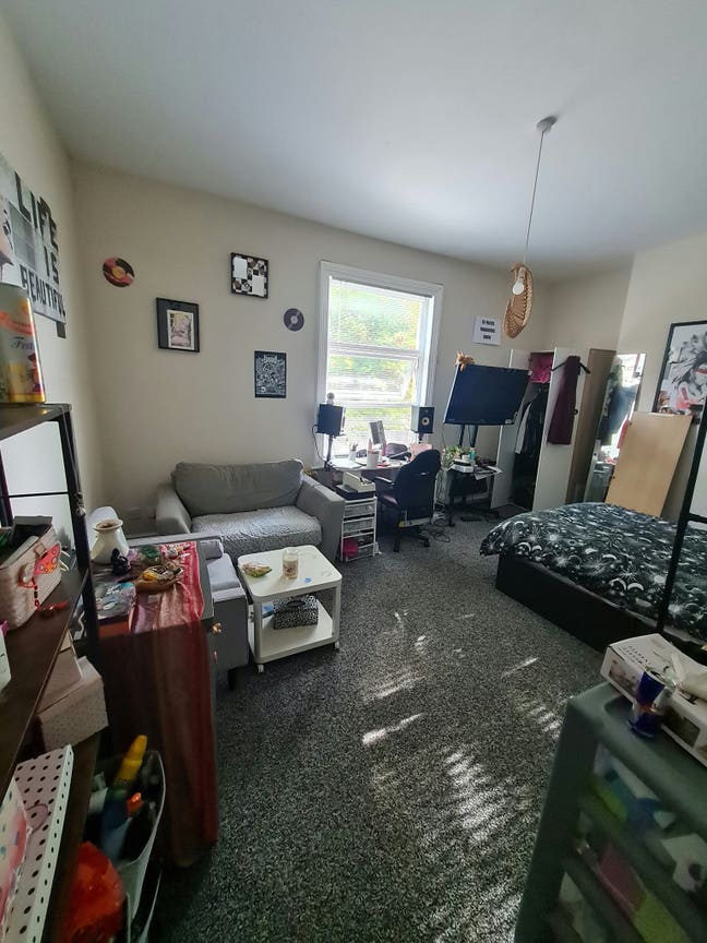 Spacious Double Bedroom - Long-term End of August Main Photo