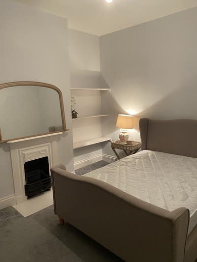 Double furnished room on lovely residential road Main Photo