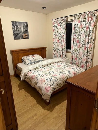 Nice bedroom with all amenities all bills incl  Main Photo