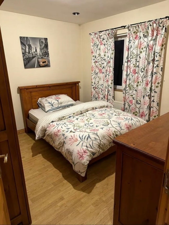 Nice bedroom with all amenities all bills incl  Main Photo