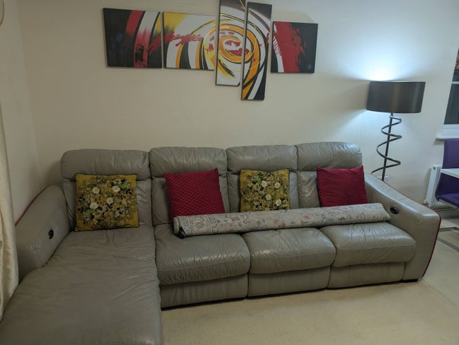 4 bed semi-detached house to rent Main Photo