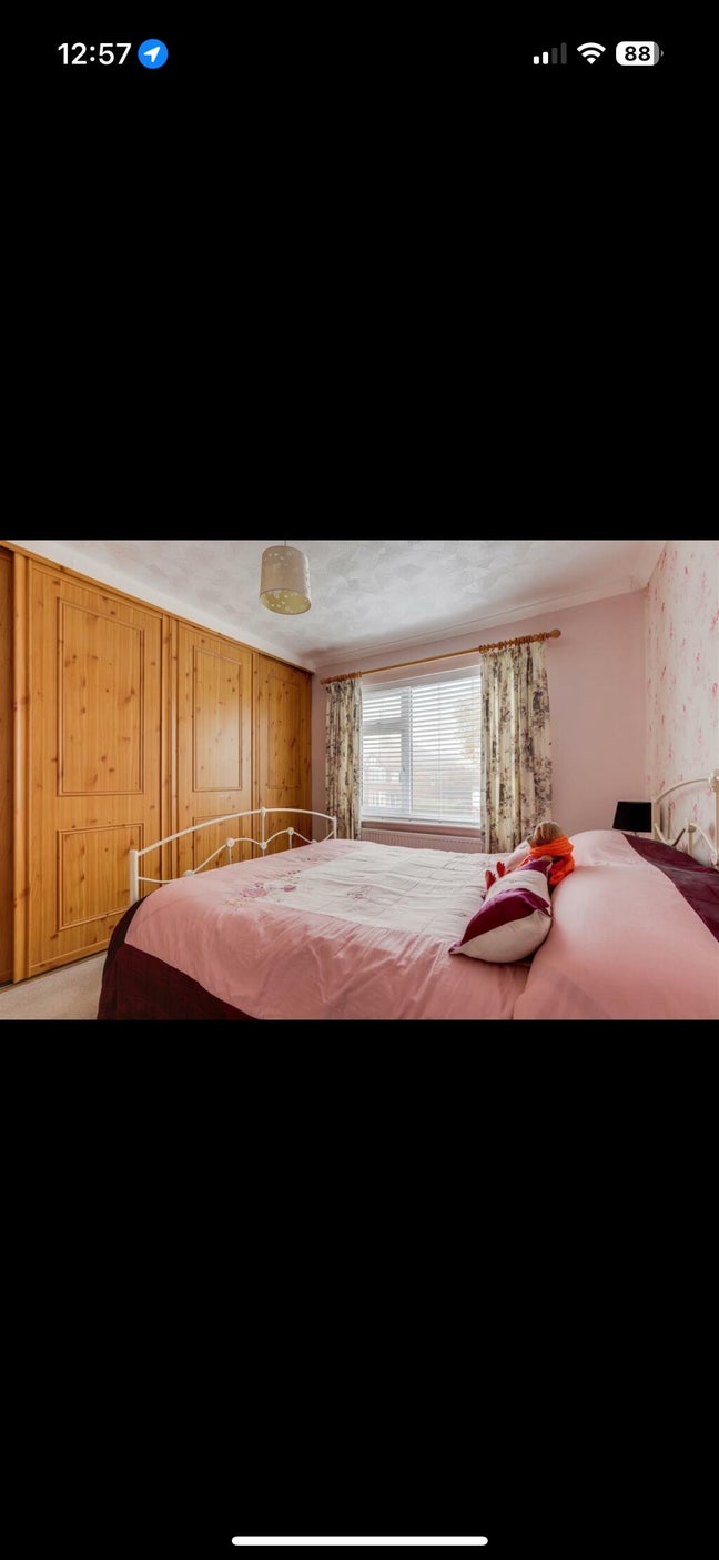 1 double bedroom available  Main Photo
