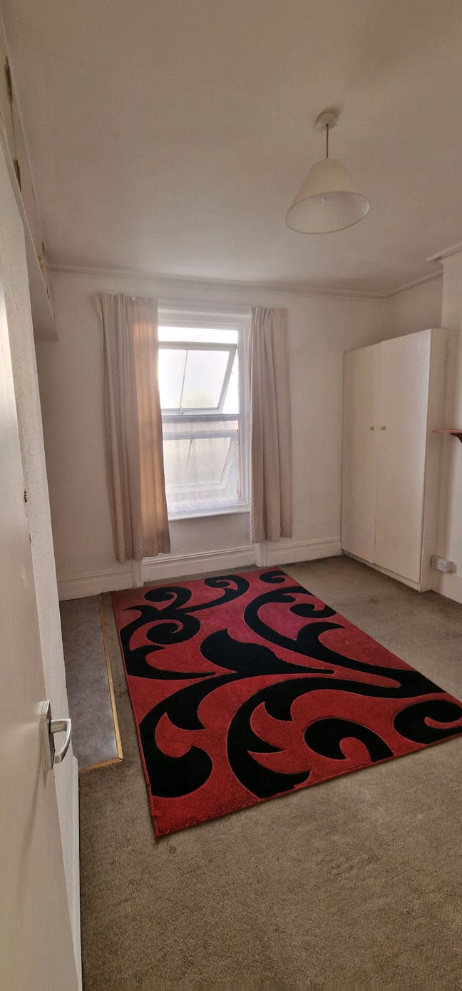 Nice Clean Studio Flat to let in quiet area Main Photo