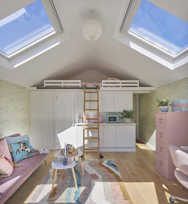 Beautiful Light Airy Self-contained Studio Bedsit Main Photo