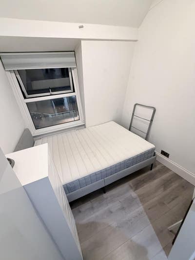 Tidy room Shepherds Bush furnished with all bills Main Photo