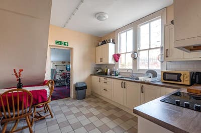 “All-Inclusive Comfort in Lincoln | Cozy Room • Fa Main Photo