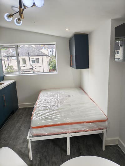 Studio - newly refurbished one week free! Main Photo