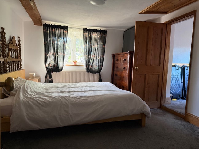 Lovely double bedroom with annex/sitting room Main Photo