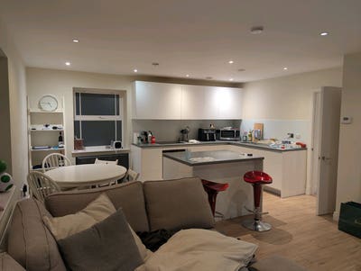 Room in Modern 2-Bed, 2-Bath Flat– Gated Community Main Photo