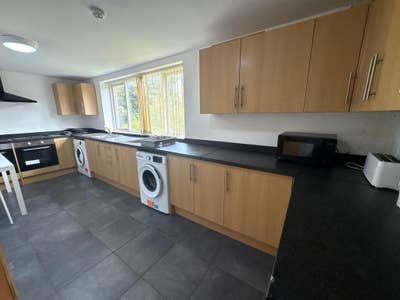 Located in the popular City Centre area Main Photo
