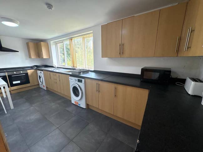 Located in the popular City Centre area Main Photo