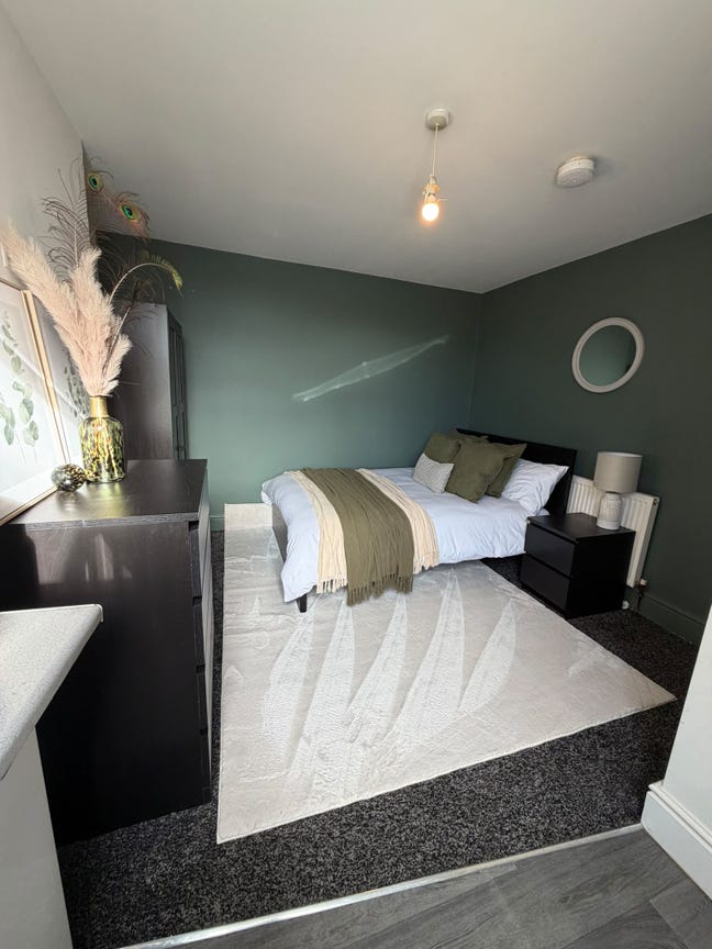 &pound;100 Cashback | Studios with Ensuite & Kitchenette Main Photo