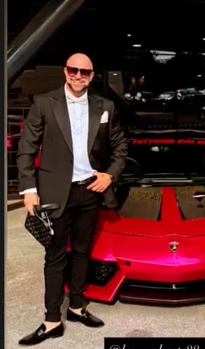 I am a professional male aged 39. I am lookin... Main Photo