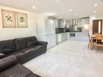 Double room with en-suite  Main Photo