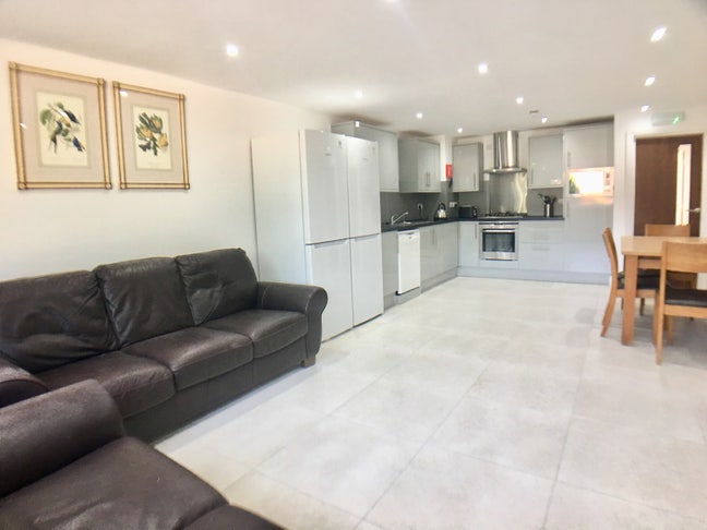 Double room with en-suite  Main Photo