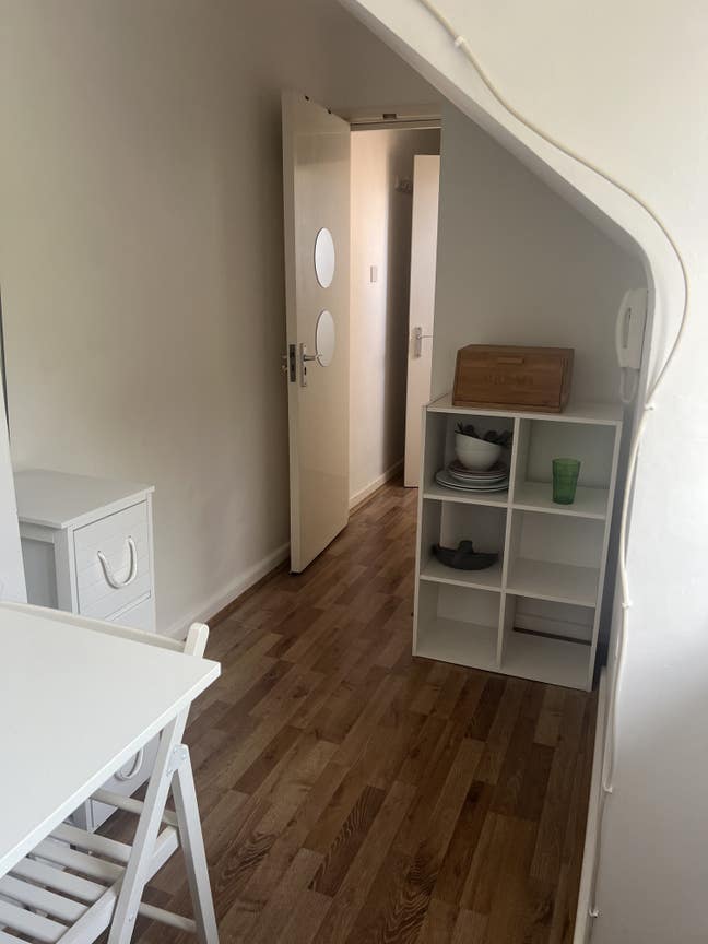 Furnished One-Bedroom Studio Flat – Reading – &pound;800 Main Photo