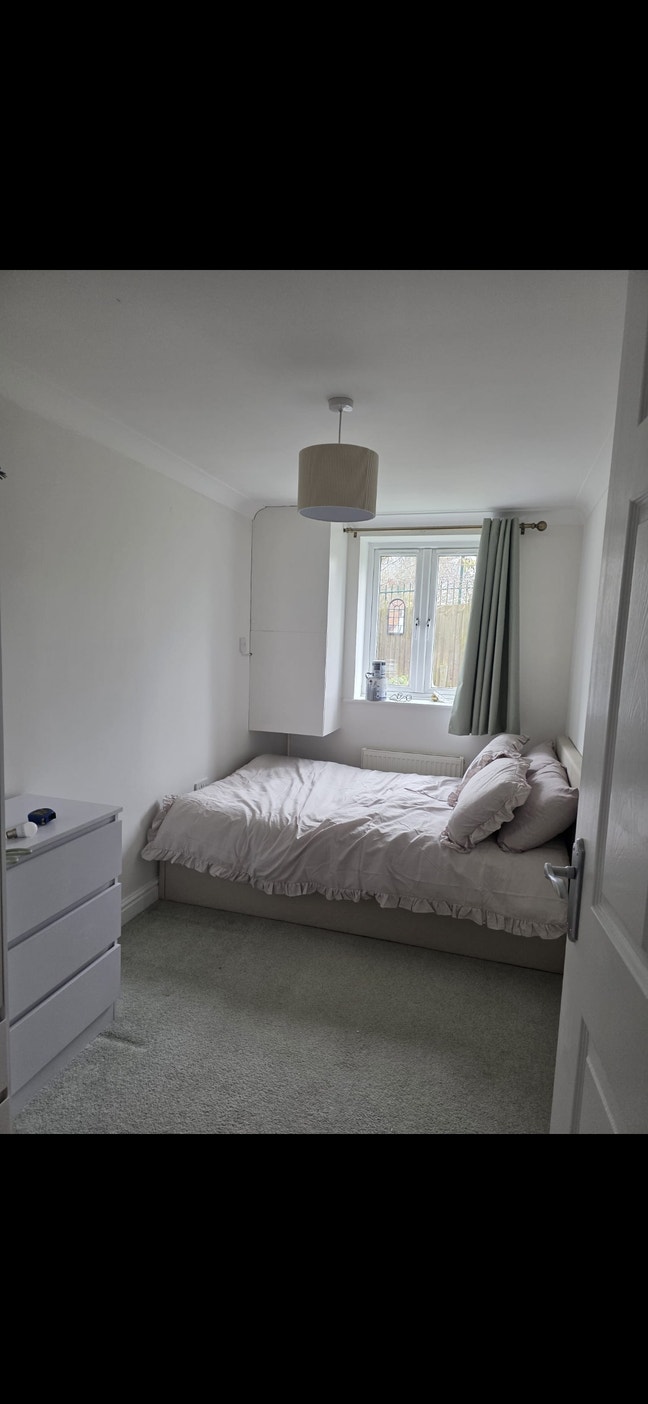 Double room to rent, Bills included, part furnishe Main Photo