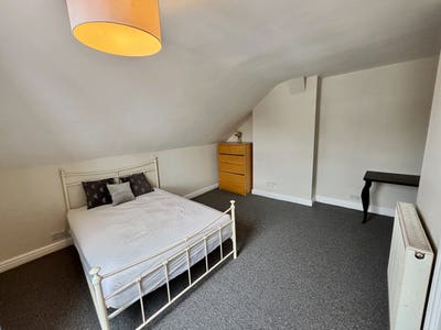Professional Female  Shared  House  in  Sherwood Main Photo
