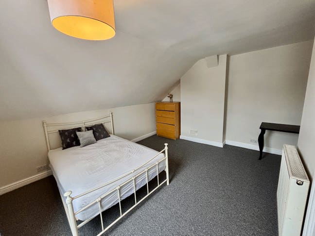 Professional Female  Shared  House  in  Sherwood Main Photo