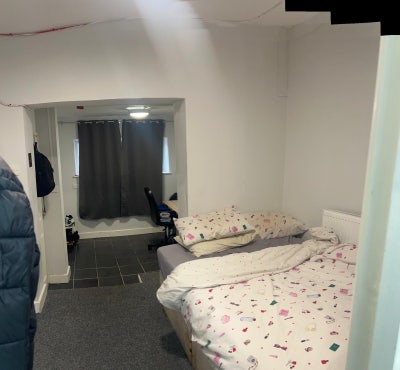 An En-suite double room available  Main Photo