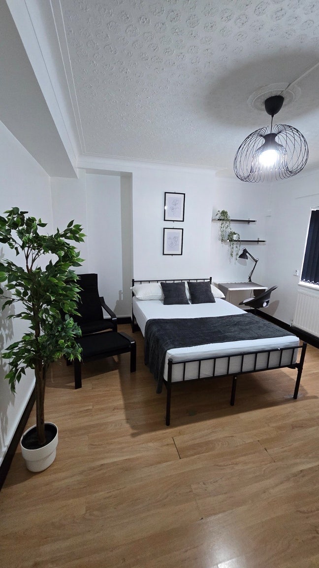 Large Room in Bethnal green Main Photo