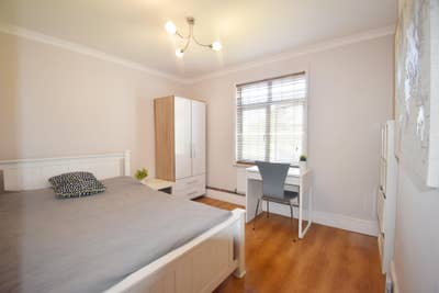 GORGEOUS Room - Thornton Heath Stn -5 mins walk!  Main Photo