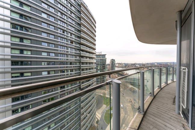 Royal Docks/ E16 Stunning Double available!  Main Photo