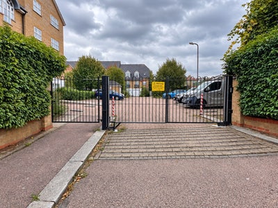 Private house share. Gated community  Main Photo