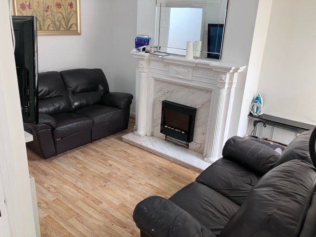 Two females flat mate wanted Main Photo