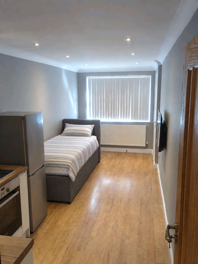 Studio Flat All Bills Incl &pound;1050pcm Main Photo