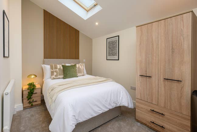 Luxury Living for Young Professionals Main Photo