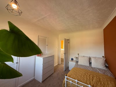 5-Bed Student & Professional House - Close to UEA Main Photo