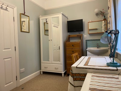 Single room for one person in W12 Main Photo