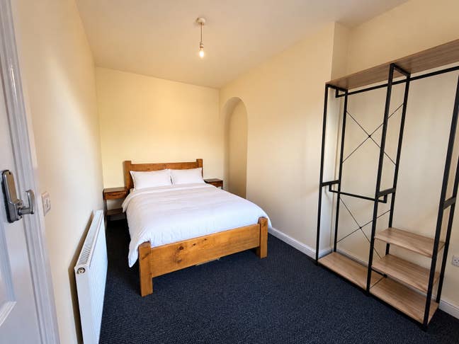 🏡 Double En-Suite Room Available – Doncaster DN1  Main Photo