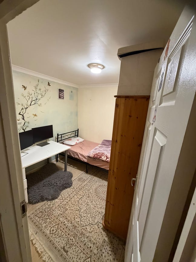 Ladies preferred. Female tenants preferred. Main Photo