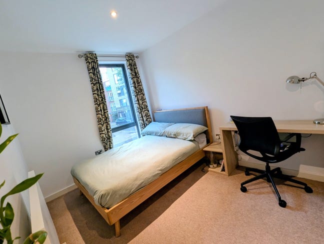 Double Room with Your Own Private Bathroom Main Photo