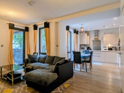 Double Room with Your Own Private Bathroom Main Photo
