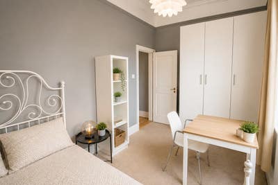 Amaizing Furnished 1 bed flat from 14th October Main Photo