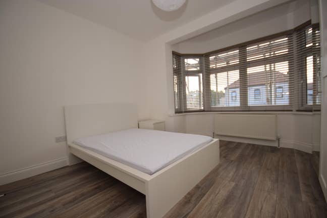 Double Ensuite Room to Let in Ilford IG1 Main Photo