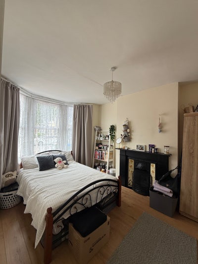 Large double room close to Welling Station  Main Photo