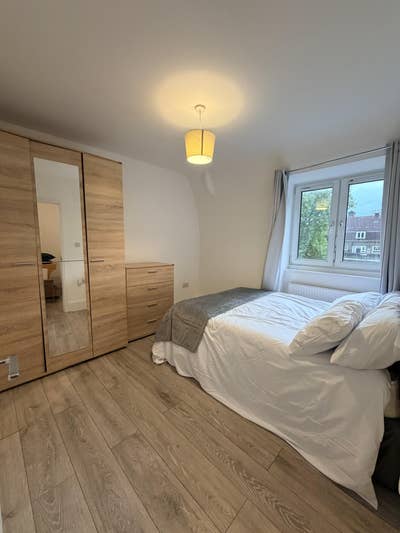 Room near Battersea Power St- December 🎄 Main Photo
