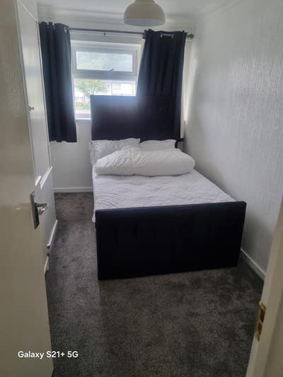 *🏡 Single & Double Rooms to Rent - Crawley 🏡** Main Photo
