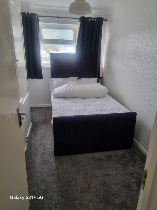 *🏡 Single & Double Rooms to Rent - Crawley 🏡** Main Photo