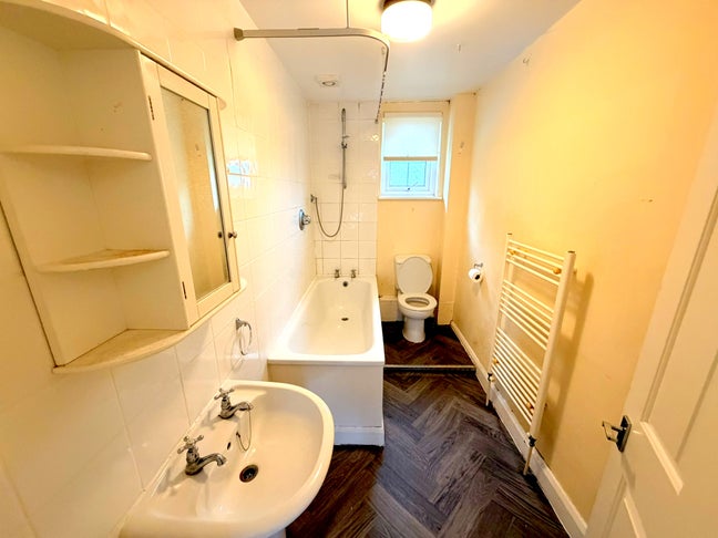 Spacious 1 or 2 bedroom Flat in Carshalton   Main Photo