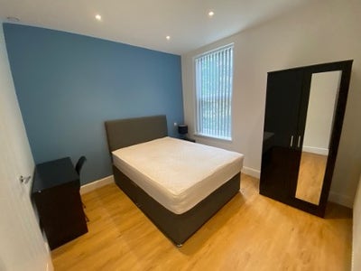 Ensuite bedroom in 8 Bed Student House, L17 Main Photo